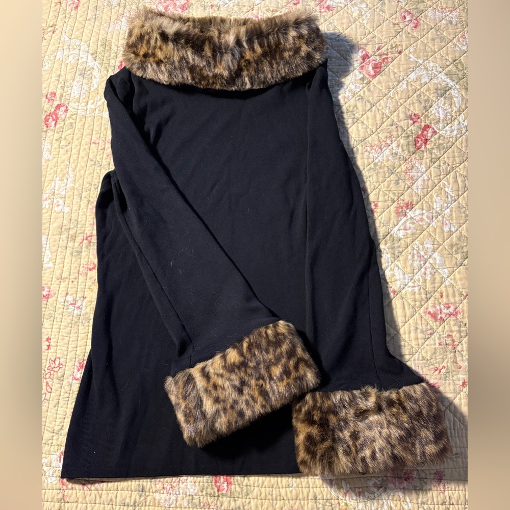 Women’s faux fur trimmed sweater.